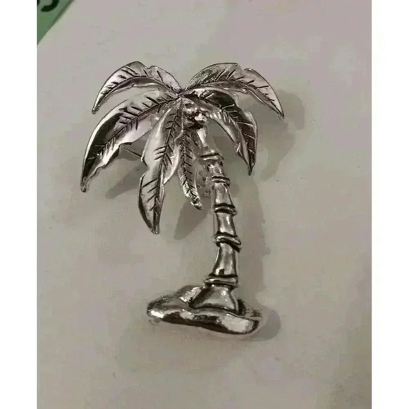 Palm‎ Tree Pin Or Pendant Silver Toned 2" Great Detail - Picture 1 of 4